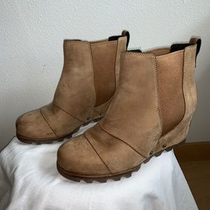 Sorel Joan of Arctic Wedge Chelsea Boot in Tan